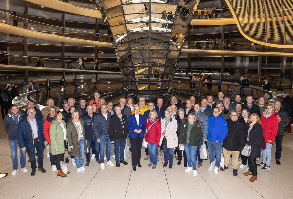 Ein Delegation der Feuerwehren aus dem Oldenburger Münsteland besuchte nun auif Einladung von MdB Silvia Breher (CDU) die Hauptstadt. (Foto: Bundesregierung  / StadtLandMensch-Fotografie)