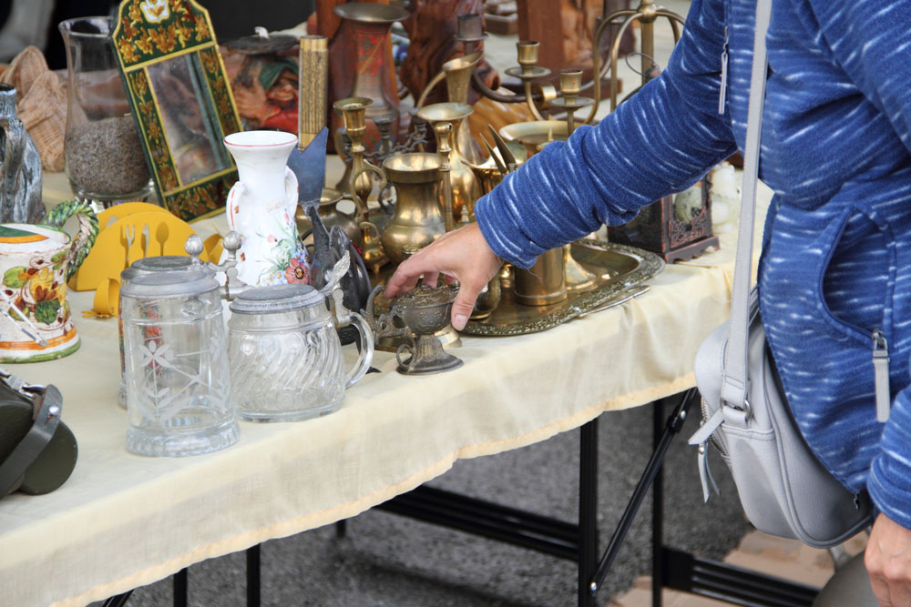 Der Flohmarkt zur Dinklager Sommerkirmes findet am Kirmessamstag (05.07.2025) statt. (Foto: istockPhoto_maho)